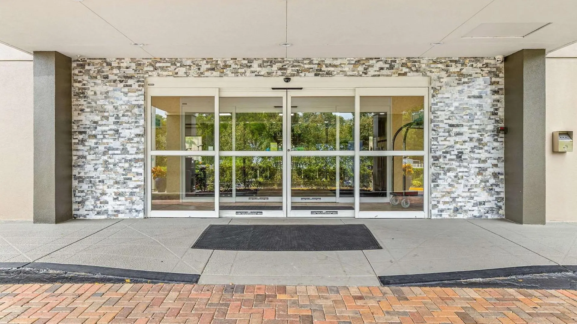 Hotel Quality Inn & Suites Tampa-Ybor City